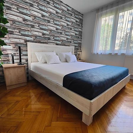 Comfort 14 -- Stylish City Apartment Netflix, Wi-Fi & Parking มิชโคลซ์ ภายนอก รูปภาพ