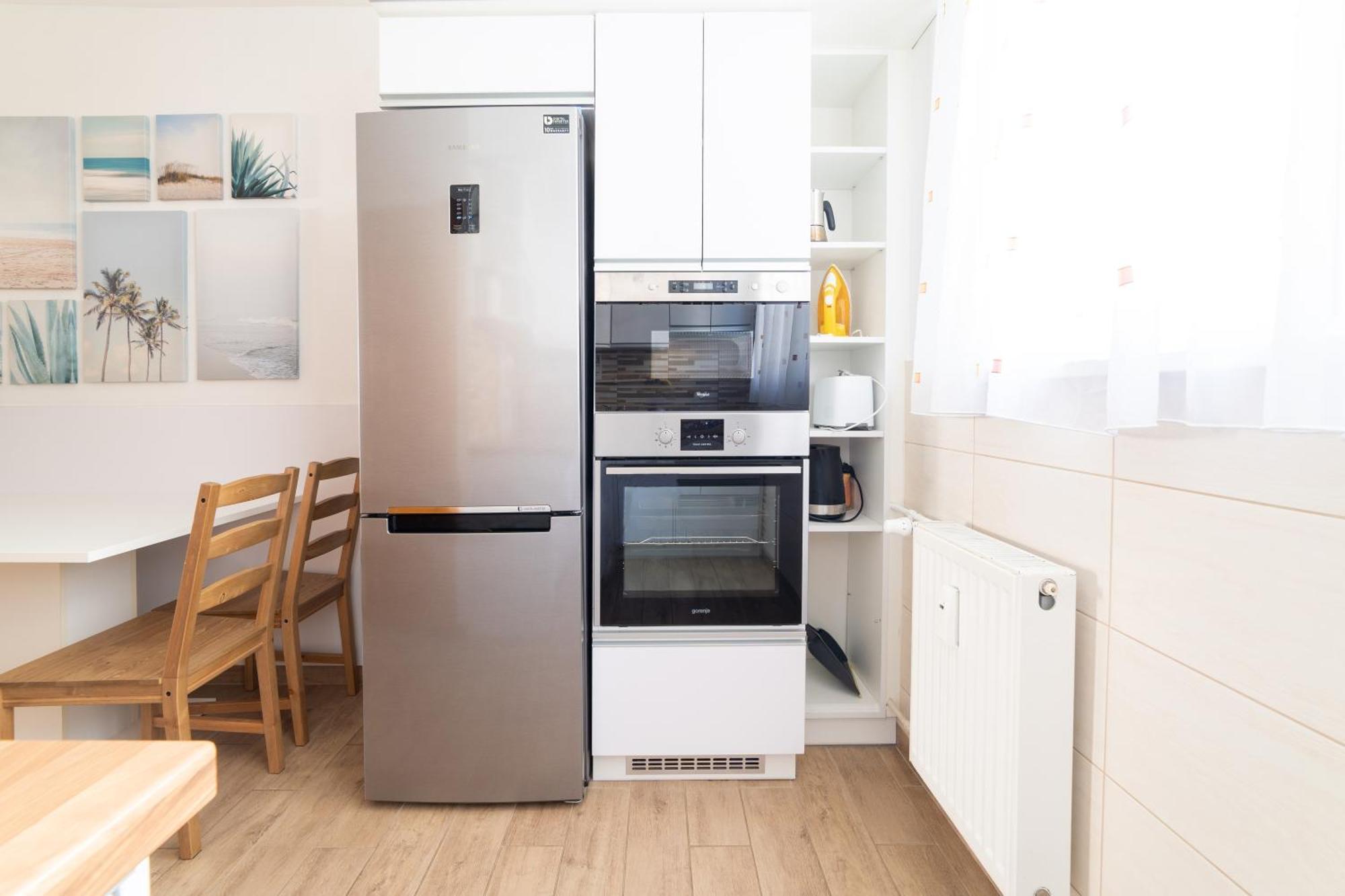 Comfort 14 -- Stylish City Apartment Netflix, Wi-Fi & Parking มิชโคลซ์ ภายนอก รูปภาพ