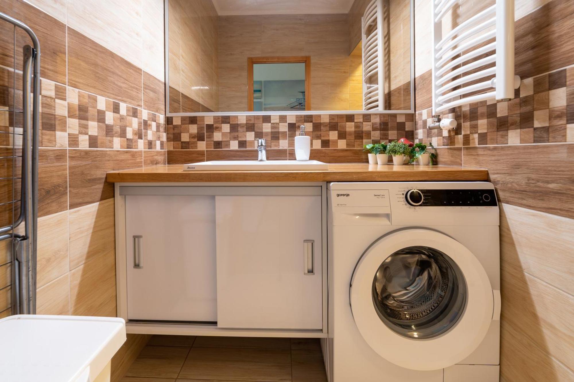 Comfort 14 -- Stylish City Apartment Netflix, Wi-Fi & Parking มิชโคลซ์ ภายนอก รูปภาพ