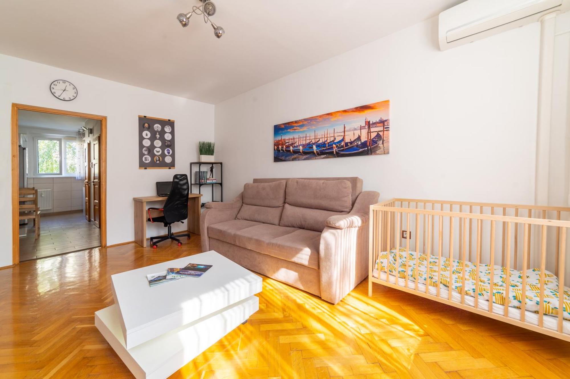 Comfort 14 -- Stylish City Apartment Netflix, Wi-Fi & Parking มิชโคลซ์ ภายนอก รูปภาพ