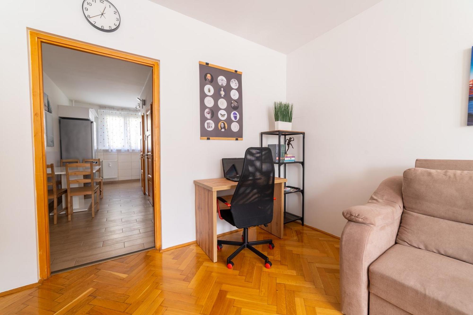 Comfort 14 -- Stylish City Apartment Netflix, Wi-Fi & Parking มิชโคลซ์ ภายนอก รูปภาพ